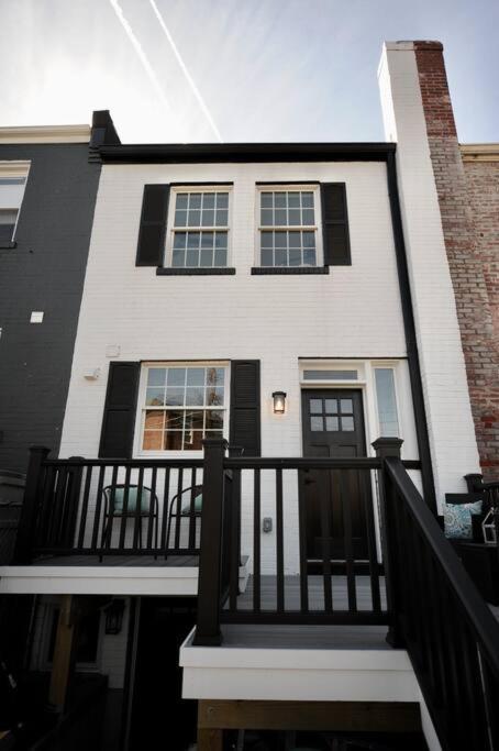 Cherry Blossom Townhouse, Easy Dc Access Holiday home Washington